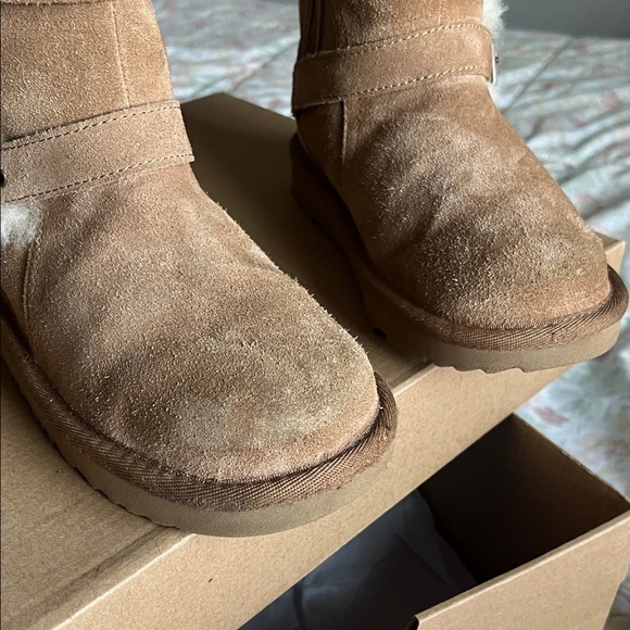 UGG Tan Shearling Kids Boots - Picture 2 of 6